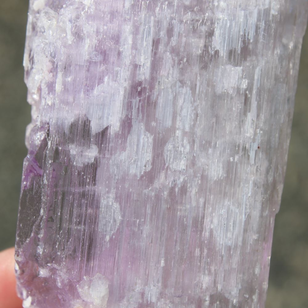 Kunzite (Spodumene) - Image 7