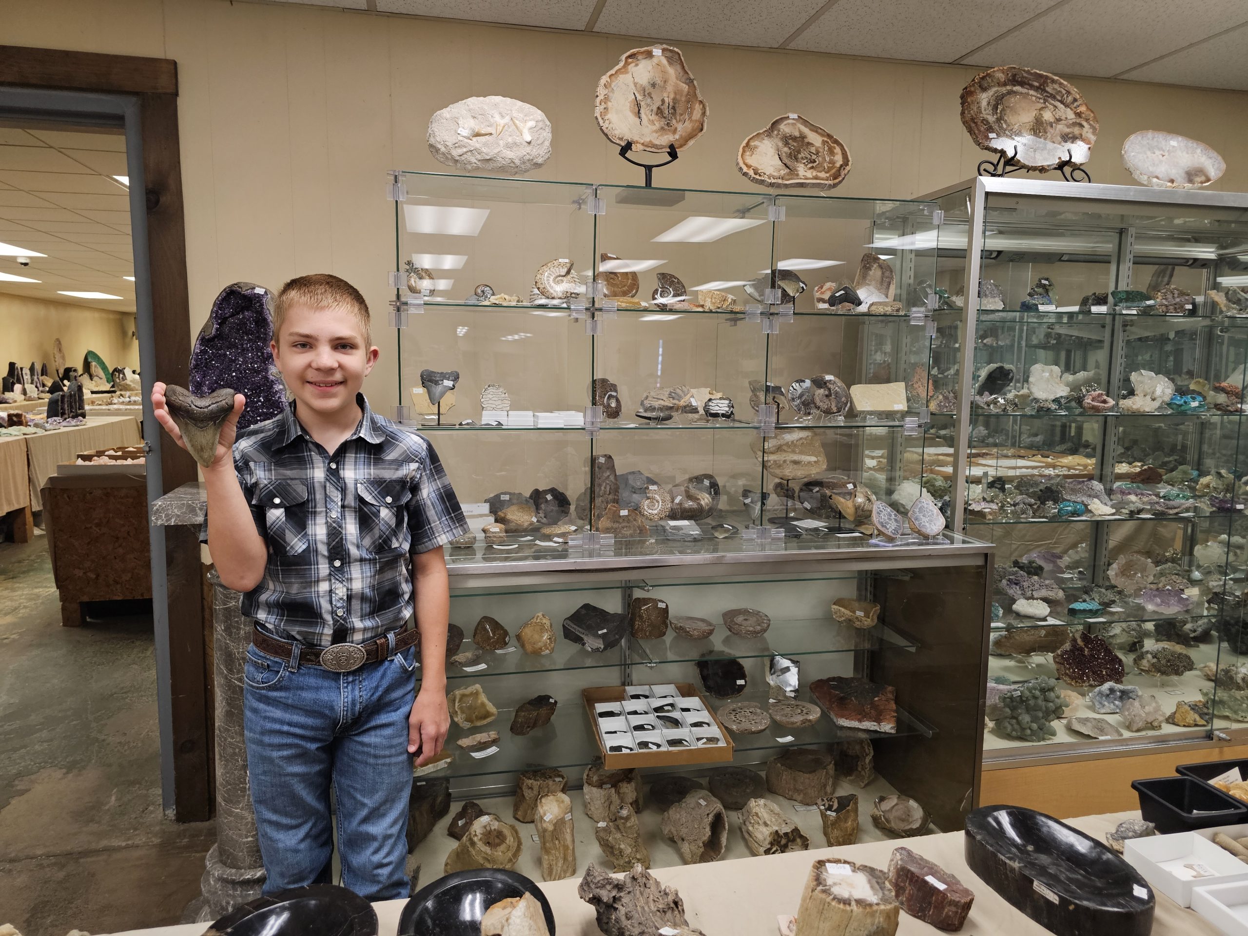 about-beys-rock-shop-russel